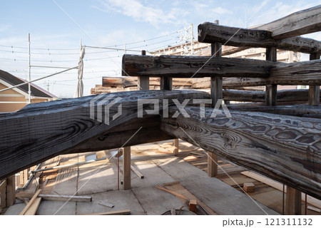 古民家の梁と柱を残してリフォームする 121311132