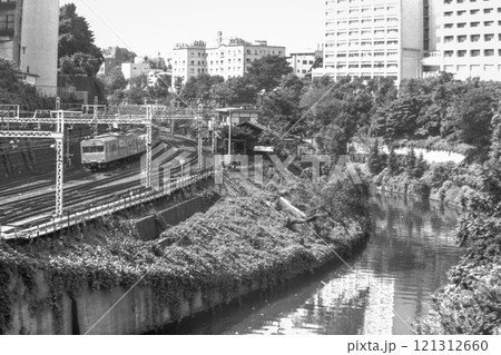1980年のお茶の水橋から見る総武線電車 1980年のお茶の水橋から見る総武線電車 121312660