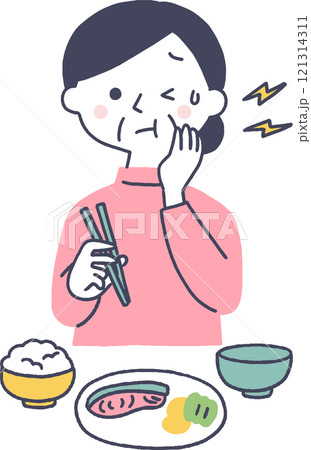 食事中に歯が痛くなるシニア女性 121314311