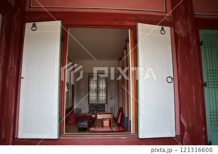 景福宮ギョンボックンの室内 121316608