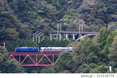 呼戸沢橋梁を渡るカシオペア紀行号 呼戸沢橋梁を渡るカシオペア紀行号 121316774