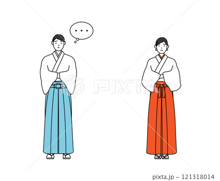 腕を組んで考える神社の神主と巫女 121318014