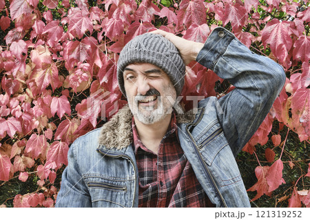 Man portrait in a checked shirt with an autumnal background Man portrait in a checked shirt with an autumnal background 121319252