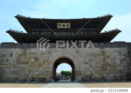 韓国水原市の長安門 121319899