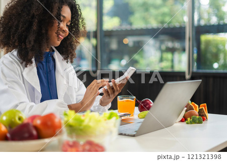 Dietitian food and medicine. 121321398