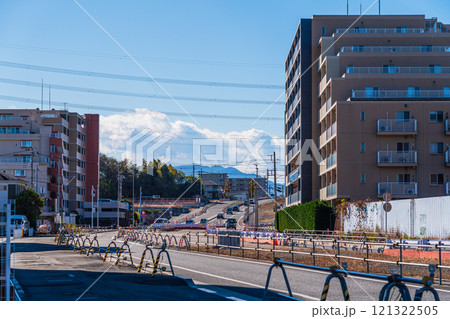 晴天の豊田駅南口　再開発で発展する大通り風景 121322505