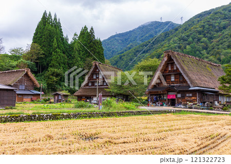 富山県五箇山　世界遺産　五箇山の合掌造り集落（菅沼集落） 121322723