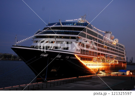 夕刻停泊中の外国客船(静岡市清水区) 夕刻停泊中の外国客船(静岡市清水区) 121325597