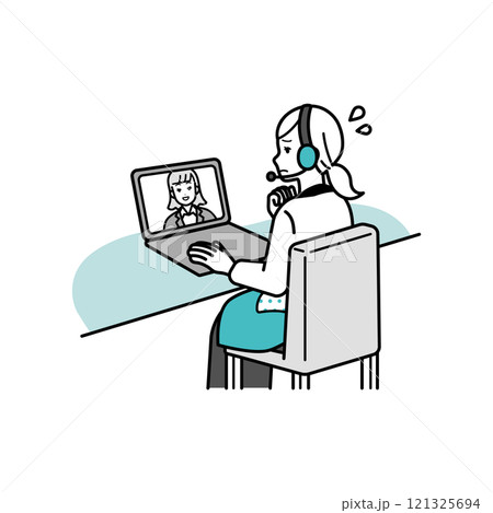 WEBカメラを使用する主婦 121325694