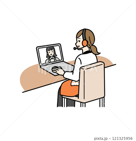 WEBカメラを使用する主婦 121325956