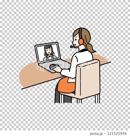 WEBカメラを使用する主婦 121325956