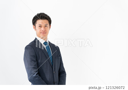 ビジネスマン　ポートレート 121326072