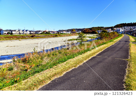 長沼橋／浅川付近より下流側より望む(東京都日野市)【2024.11】 121326423