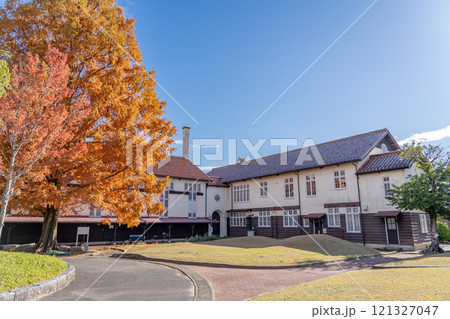 ハイド記念館(旧清友園幼稚園)と教育会館(講堂兼体育館) ハイド記念館(旧清友園幼稚園)と教育会館(講堂兼体育館) 121327047
