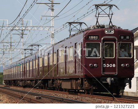 南茨木駅付近を下る5300系普通(5308) 121327225