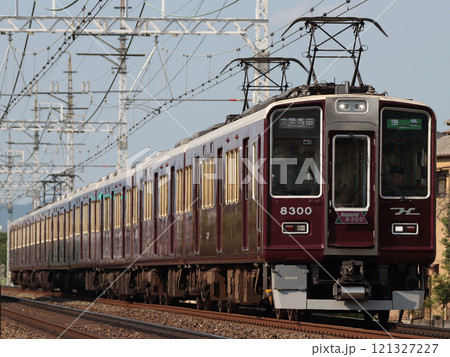 南茨木駅付近を下る8300系準急(8300) 南茨木駅付近を下る8300系準急(8300) 121327227