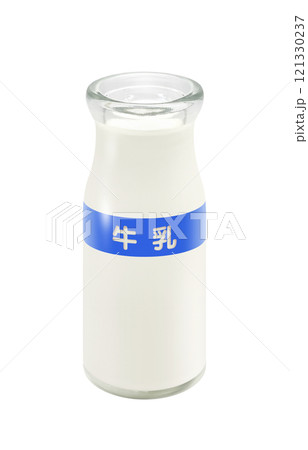 牛乳のイラスト 牛乳瓶 リアル 121330237