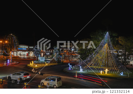遠州鉄道浜北駅前広場のイルミネーションの風景(静岡県) 121332114