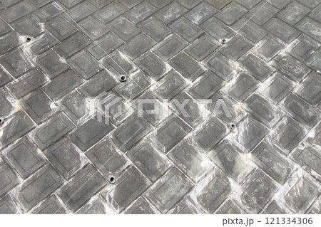コンクリート積みブロック擁壁表面に染み出した白い汚れ コンクリート積みブロック擁壁表面に染み出した白い汚れ 121334306