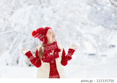 Child playing in snow on Christmas. Kids in winter 121335750