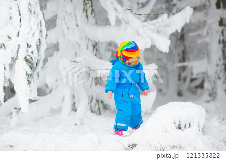 Kids play in snow in winter park 121335822