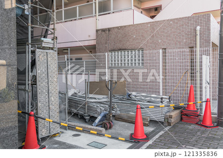 【マンション大規模修繕工事 足場】 【マンション大規模修繕工事 足場】 121335836