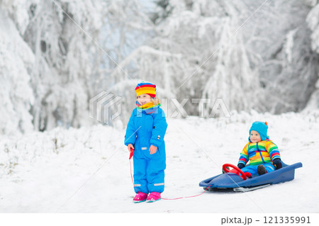 Kids play in snow in winter park 121335991