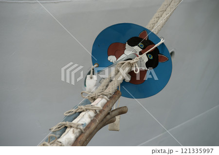 航海練習船日本丸の舫い綱に付けられたねずみ返し 121335997