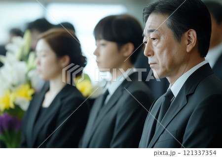日本のお葬式 参列者(50代の男性) 日本のお葬式 参列者(50代の男性) 121337354