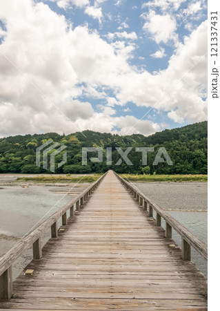 木道　Old wooden bridge with perspective 121337431