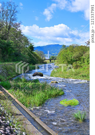 初秋の薄根川風景 利根川支流 群馬県沼田市 初秋の薄根川風景 利根川支流 群馬県沼田市 121337991