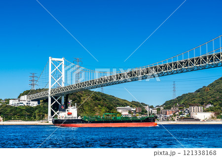 めかり観潮遊歩道からの関門橋【福岡県北九州市】 121338168