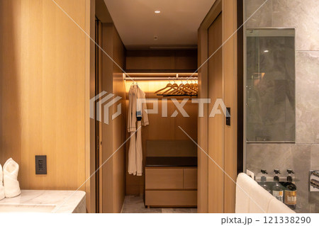 浜松町駅、竹芝駅近くのウォーターズ竹芝に入るラグジュアリーホテル、メズム東京の客室クローゼット 浜松町駅、竹芝駅近くのウォーターズ竹芝に入るラグジュアリーホテル、メズム東京の客室クローゼット 121338290