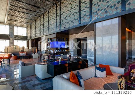 浜松町駅、竹芝駅近くのウォーターズ竹芝に入るラグジュアリーホテル、メズム東京のフロント・ロビー 浜松町駅、竹芝駅近くのウォーターズ竹芝に入るラグジュアリーホテル、メズム東京のフロント・ロビー 121339216