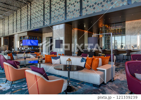 浜松町駅、竹芝駅近くのウォーターズ竹芝に入るラグジュアリーホテル、メズム東京のフロント・ロビー 浜松町駅、竹芝駅近くのウォーターズ竹芝に入るラグジュアリーホテル、メズム東京のフロント・ロビー 121339239