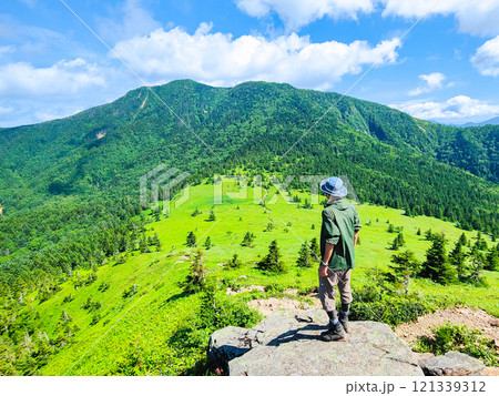 夏の四阿山・根子岳登山（根子岳～四阿山：四阿山山頂を望む） 121339312