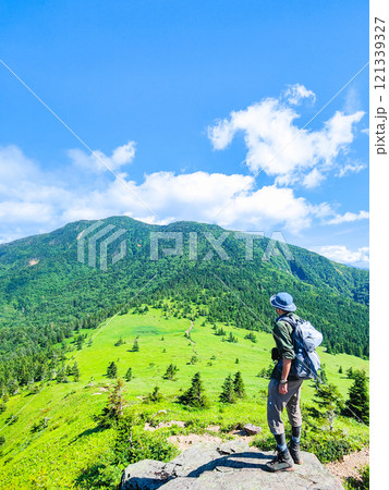 夏の四阿山・根子岳登山（根子岳～四阿山：四阿山山頂を望む） 121339327