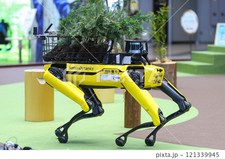 電動四足歩行ロボット「Spot（スポット）」 121339945