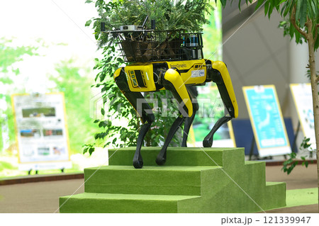 電動四足歩行ロボット「Spot（スポット）」 121339947