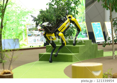 電動四足歩行ロボット「Spot（スポット）」 121339954