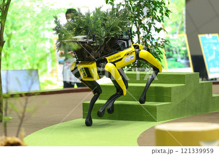 電動四足歩行ロボット「Spot（スポット）」 121339959