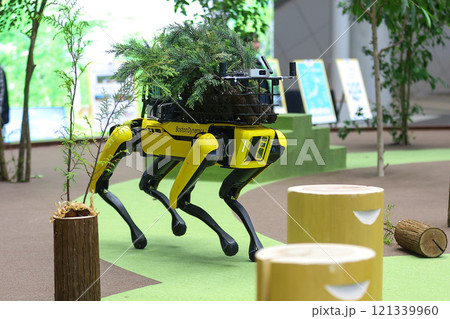 電動四足歩行ロボット「Spot（スポット）」 121339960