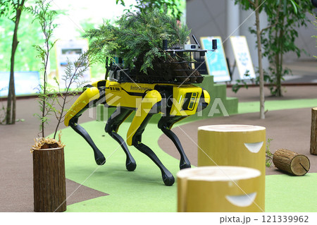 電動四足歩行ロボット「Spot（スポット）」 121339962