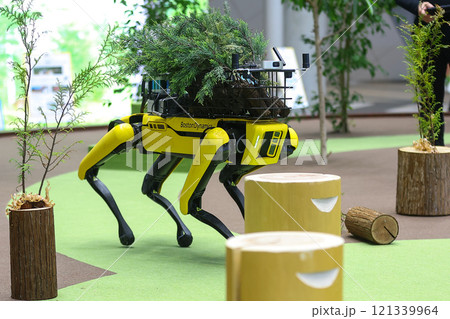 電動四足歩行ロボット「Spot（スポット）」 121339964