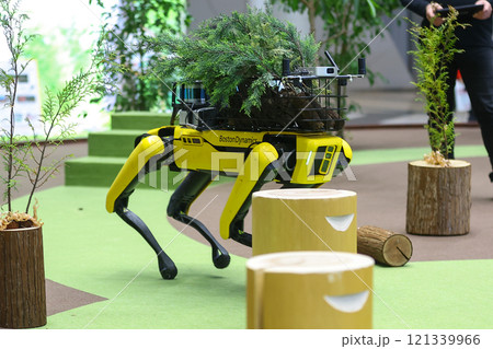 電動四足歩行ロボット「Spot（スポット）」 121339966