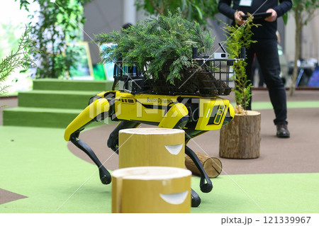 電動四足歩行ロボット「Spot（スポット）」 121339967