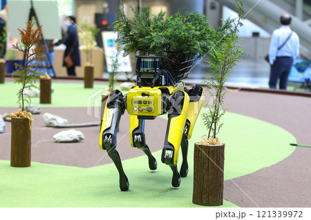 電動四足歩行ロボット「Spot（スポット）」 121339972