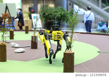 電動四足歩行ロボット「Spot（スポット）」 121339978