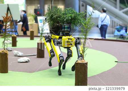 電動四足歩行ロボット「Spot（スポット）」 121339979