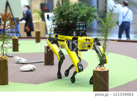 電動四足歩行ロボット「Spot（スポット）」 121339983